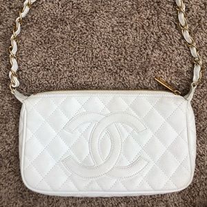 CHANEL White Caviar Pochette Shoulder Handbag